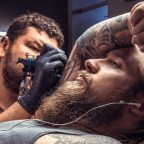 Как ухаживать за свежей татуировкой, чтобы сохранить её цвет