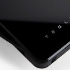 Tesla выпустила беспроводную зарядку для смартфонов