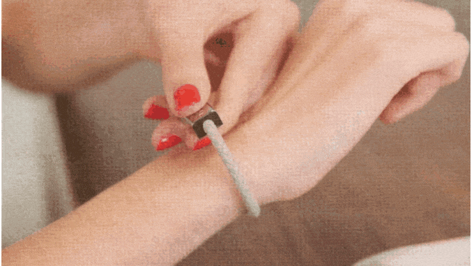 Штука дня: зарядный кабель, который можно носить на руке как браслет