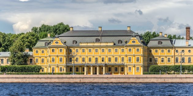 Достопримечательности Санкт-Петербурга: Меншиковский дворец
