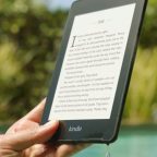 Amazon представила водонепроницаемую читалку Kindle Paperwhite