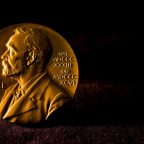 Пинцет для молекул: за что присудили Нобелевскую премию по физике в 2018 году