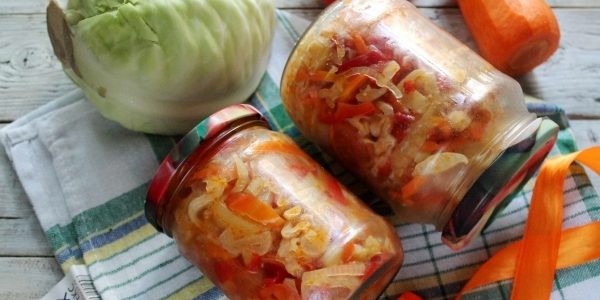 Салаты из капусты на зиму: Салат из капусты с помидорами и перцем