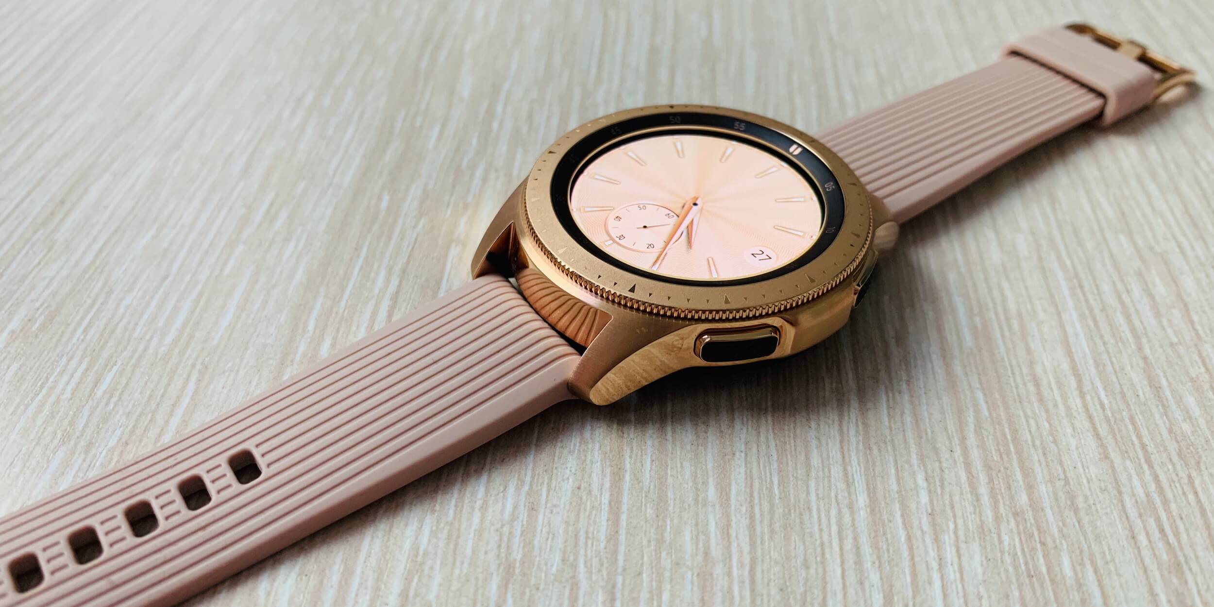 Galaxy watch розовые. Смарт часы Samsung Galaxy watch 42mm. Galaxy watch 42 mm Gold. Галакси вотч 42 мм розовый. Samsung Galaxy watch 1.
