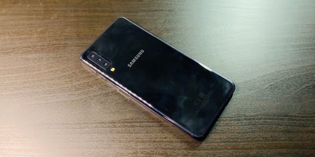 Samsung Galaxy A7: Задняя панель