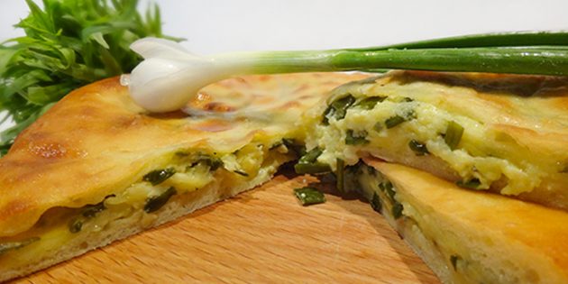 Рецепты: осетинские пироги с сыром и зелёным луком