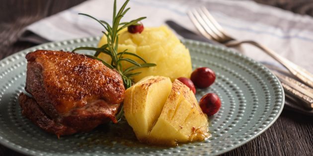 Рецепты утки в духовке: Как приготовить утиную грудку с яблоками