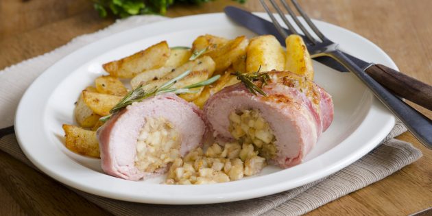 Рецепты свинины в духовке: свиная вырезка, фаршированная яблоками и прошутто