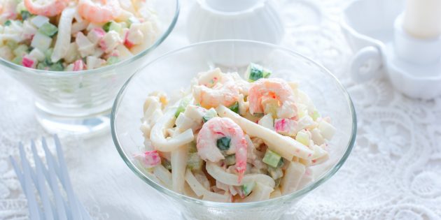 Как приготовить вкусный салат из крабовых палочек в домашних условиях? Подробный рецепт и секреты!