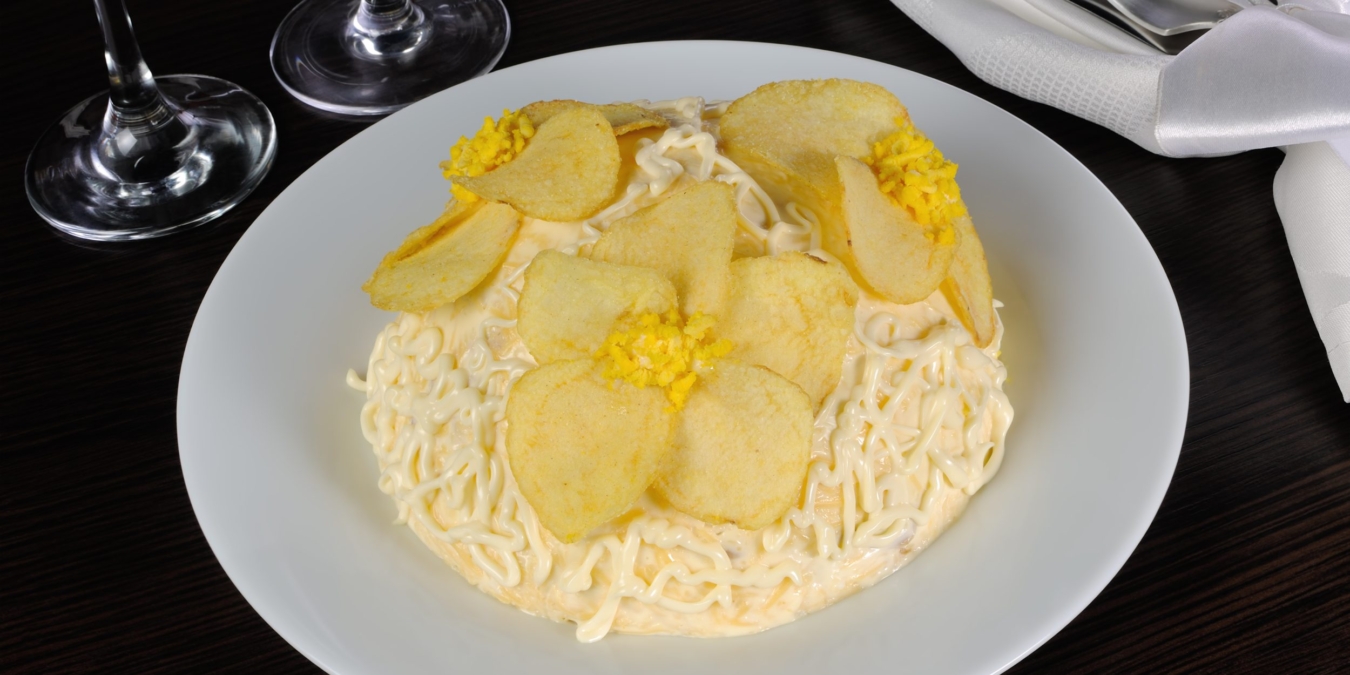 7 очень вкусных салатов с чипсами. Просто попробуйте — Лайфхакер