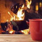 15 лучших видео с горящим камином для уютного праздника