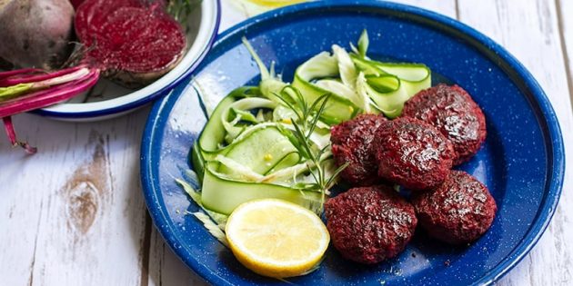 Cutlets with beef and beets