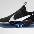 Nike выпустила новые кроссовки с автоматической шнуровкой