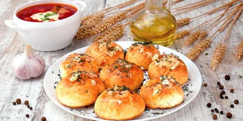 Классические пампушки с чесноком