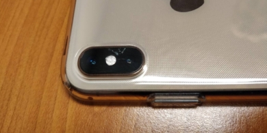 Пользователи iPhone XS и XS Max массово жалуются на трескающееся стекло камеры