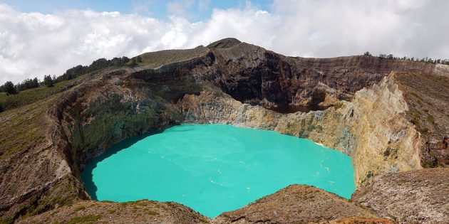 Территория Азии не зря привлекает туристов: озёра вулкана Келимуту, Индонезия