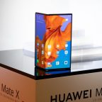 Huawei представила 5G-смартфон Mate X, превращающийся в планшет