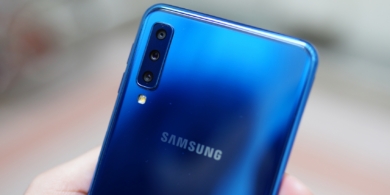 Samsung представила Galaxy A50 и A30, получившие экраны с каплевидными вырезами