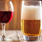 Британские учёные выяснили, стоит ли чередовать пиво и вино, чтобы уменьшить похмелье