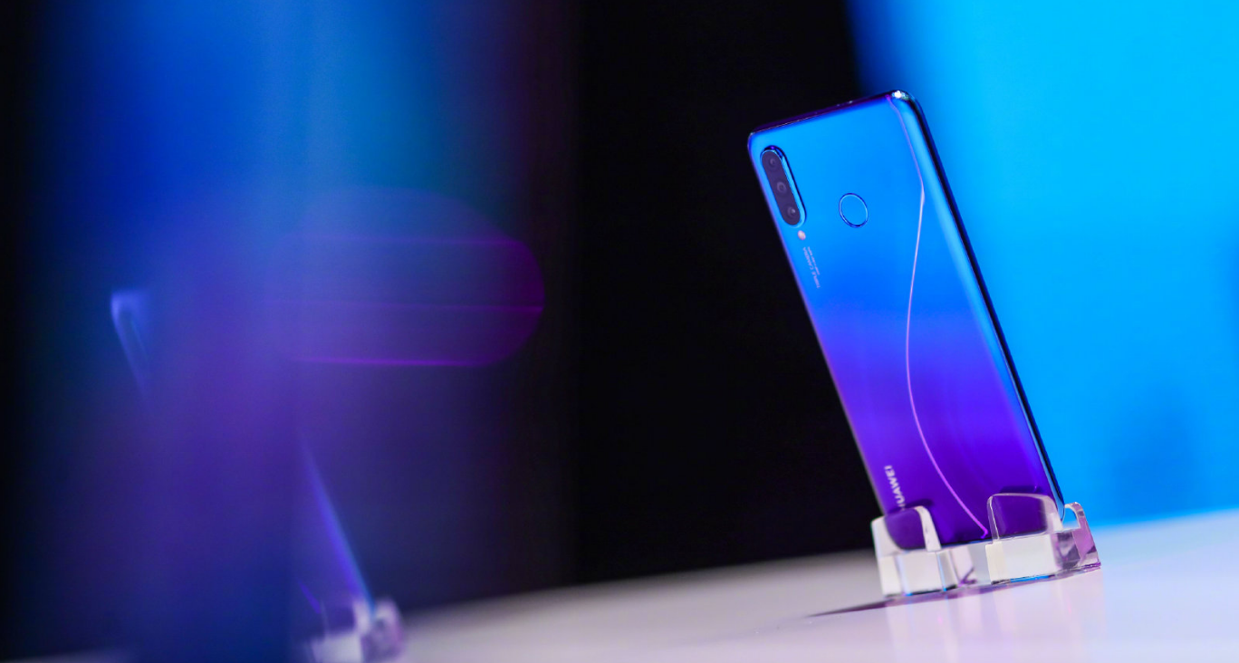 Huawei представила P30 Lite с тройной камерой и дизайном флагмана