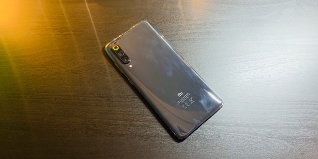 Обзор Xiaomi Mi 9: задняя панель