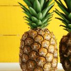 Видео дня: как правильно есть ананас. Мы все делали это не так
