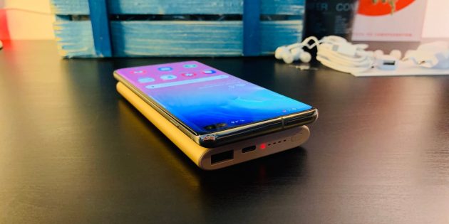 Samsung Galaxy S10+: беспроводная зарядка