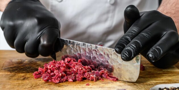 Как приготовить люля-кебаб: измельчите мясо