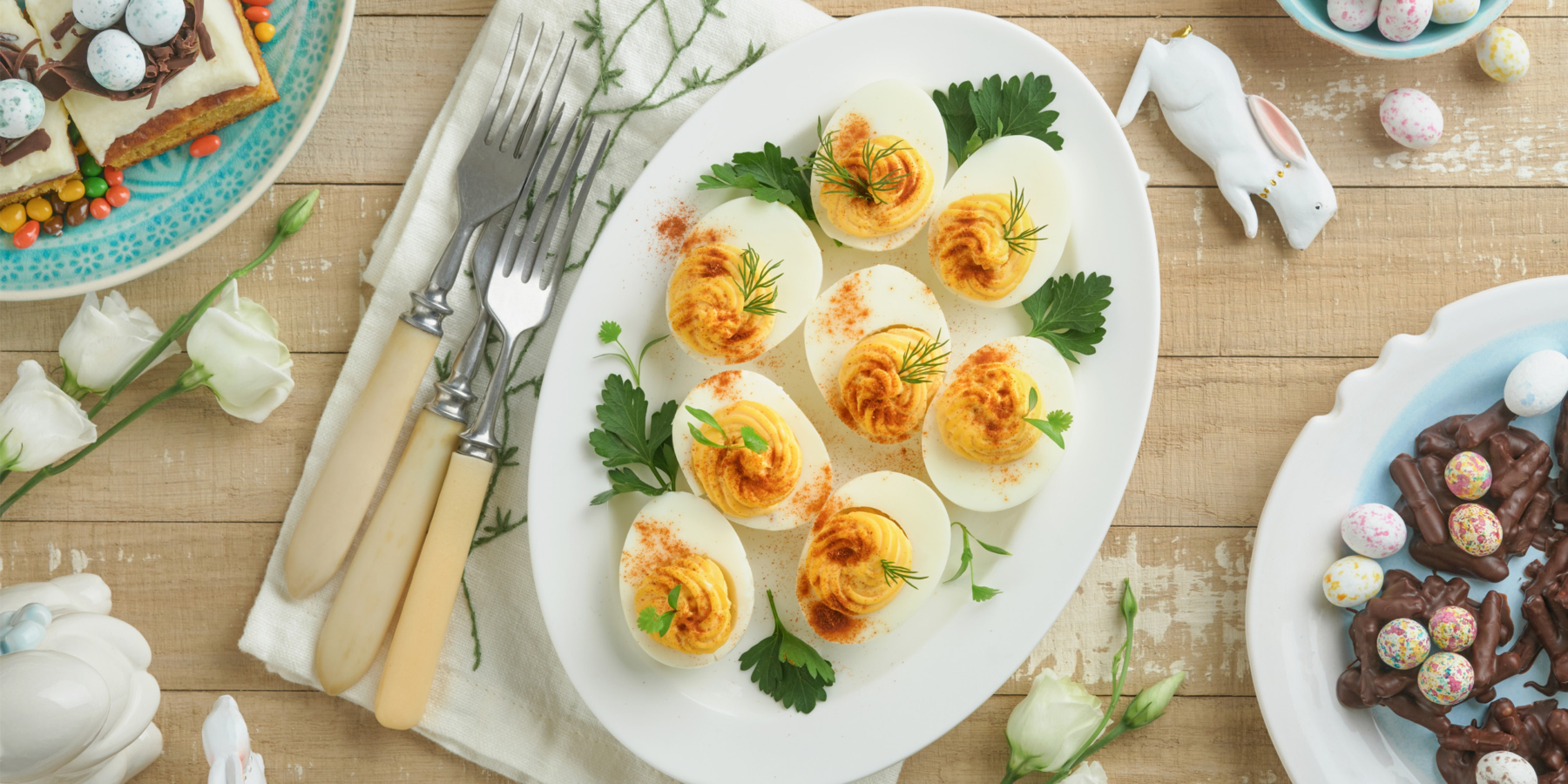 Пикантные фаршированные яйца