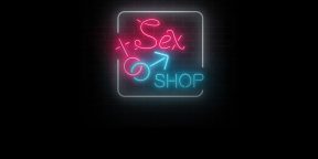 Опрос: стесняетесь ли вы покупать что-то в секс-шопе?