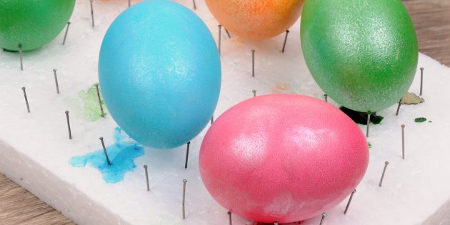 Как покрасить яйца: Подставка для яиц