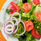 10 простых и вкусных салатов с сёмгой и другой красной рыбой