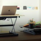 Штука дня: мини-столик для ноутбуков и ПК, который поможет улучшить осанку
