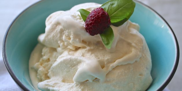 Видео как сделать домашнее мороженое