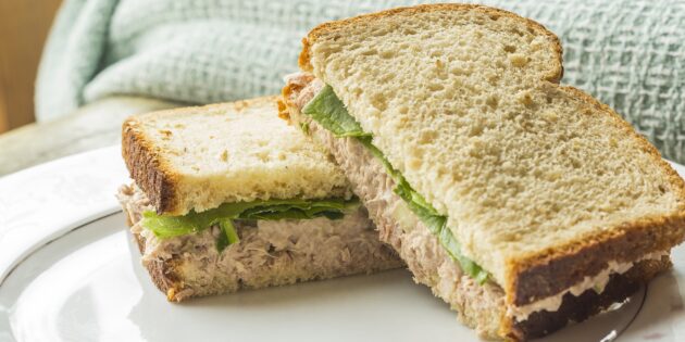 Рецепт сэндвича с тунцом и сельдереем