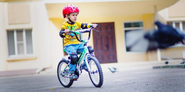 Катание на велосипеде ребенку 2 года