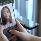 Oppo и Xiaomi показали камеры, которые встраиваются прямо в экран смартфона. Без отверстий