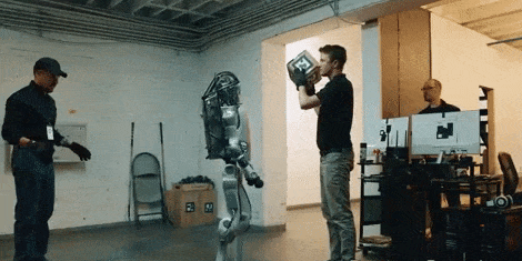 Видео дня: у робота Boston Dynamics лопнуло терпение и он начал мстить