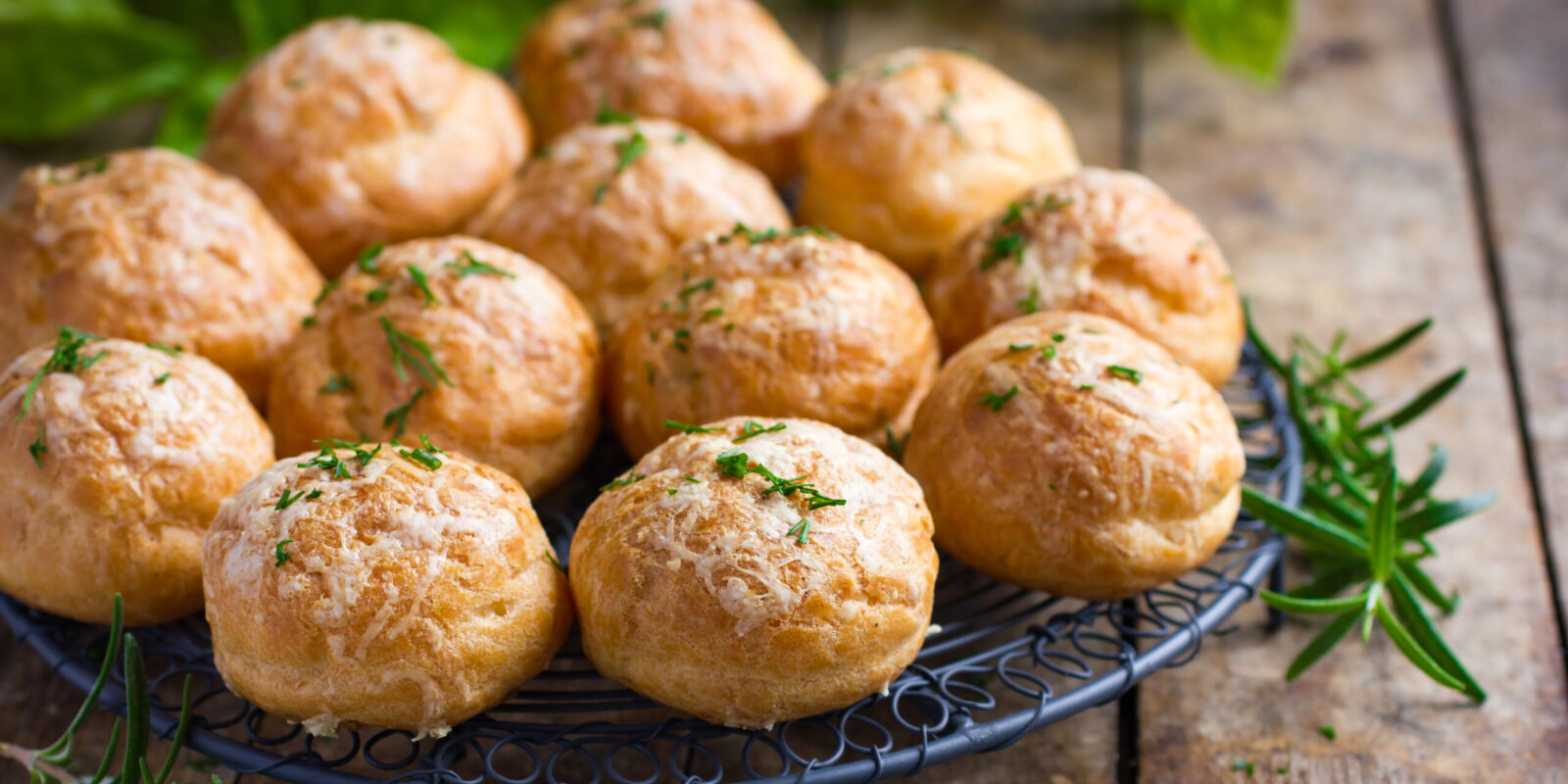 Сырные шарики в ореховой крошке