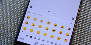 В Android появится 65 новых эмодзи. Среди них — ленивец, выдра и фалафель