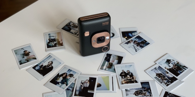 ����� Fuji Instax Mini LiPlay �������������� ������������ ������ � �������� ���������������� ���������