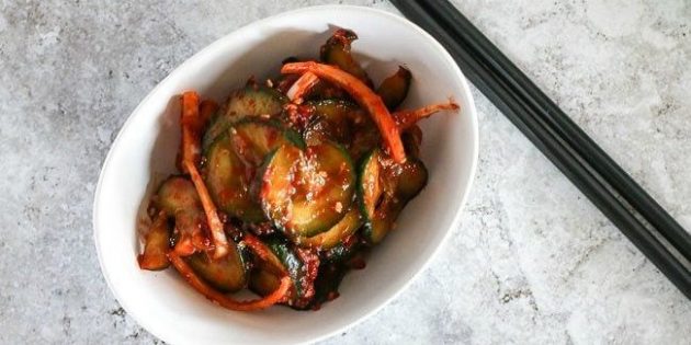 Рецепт огурцов по-корейски с луком и чесноком