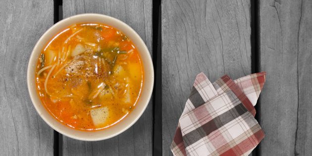 Овощной суп с лапшой из кабачков