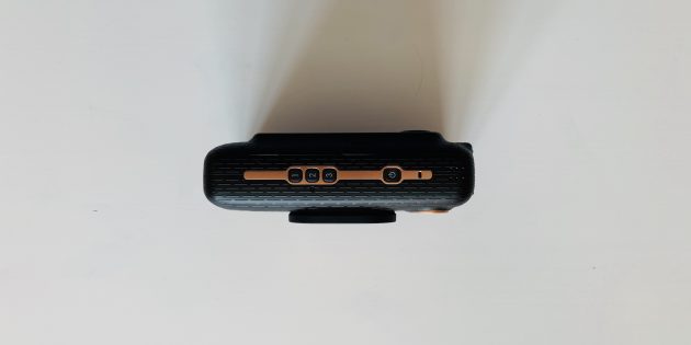 Fuji Instax Mini LiPlay: боковая сторона