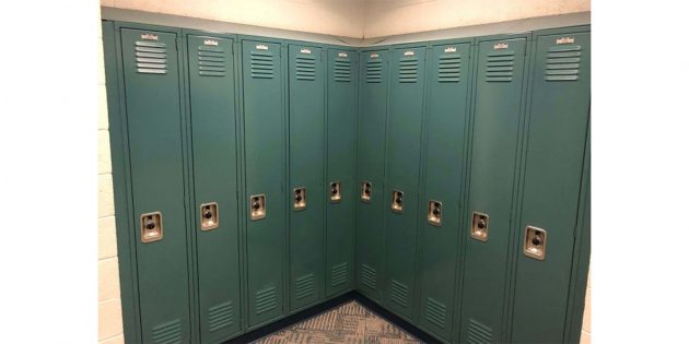 Угловые шкафчики в школе