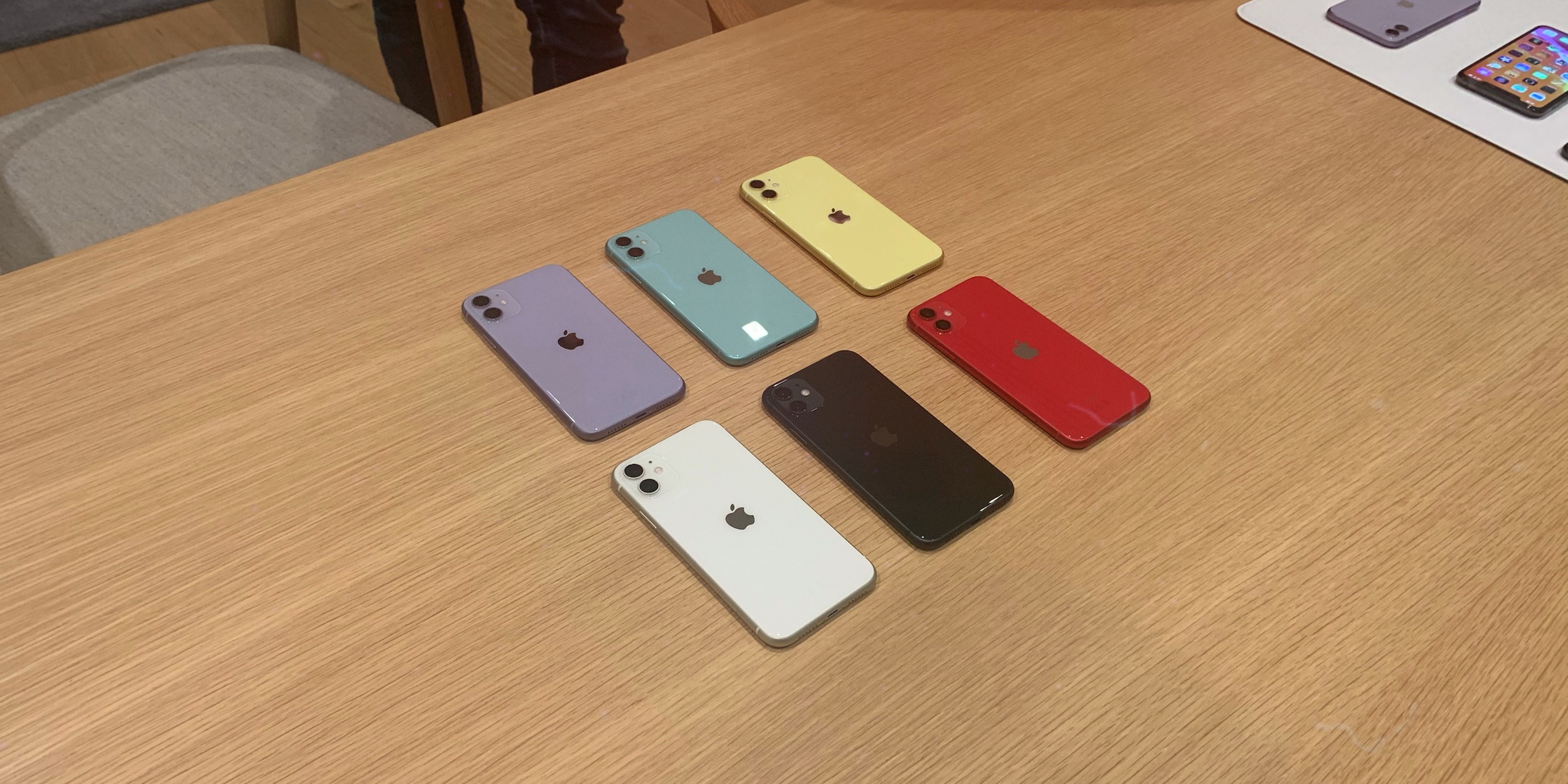 Айфон 11 хабаровск. 2 Симки на айфон 11. Айфон 11 расцветки. Iphone 11 цвета. Айфон 11 цвета корпуса.