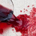 как вывести пятна от красного вина