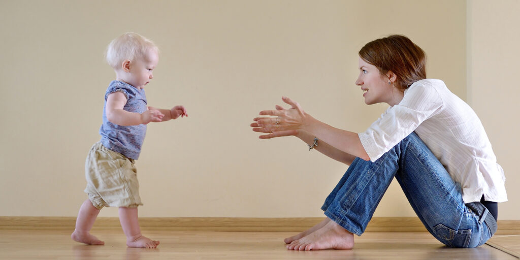 Что делать, если ребенок подвернул ногу: советы родителям