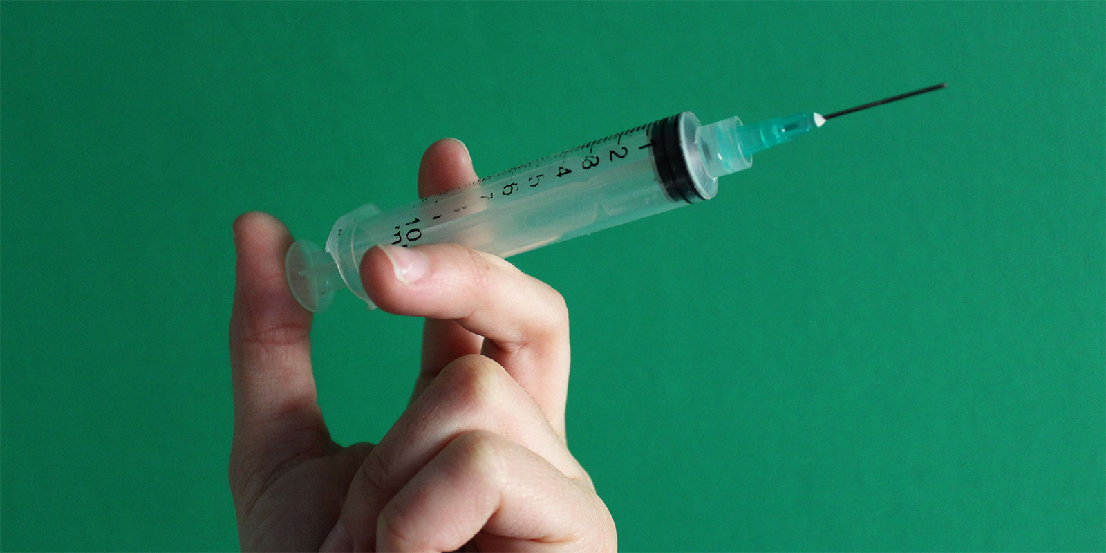 Опрос: как вы относитесь к прививкам?