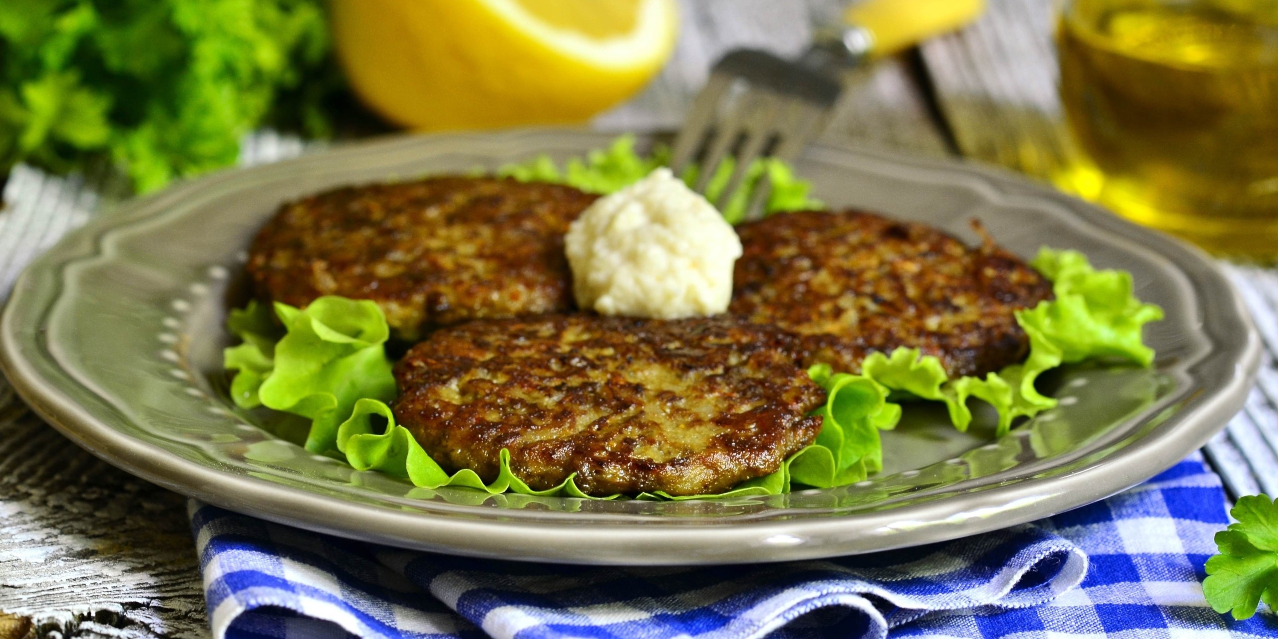 Печёночные оладьи с рисом и майонезом